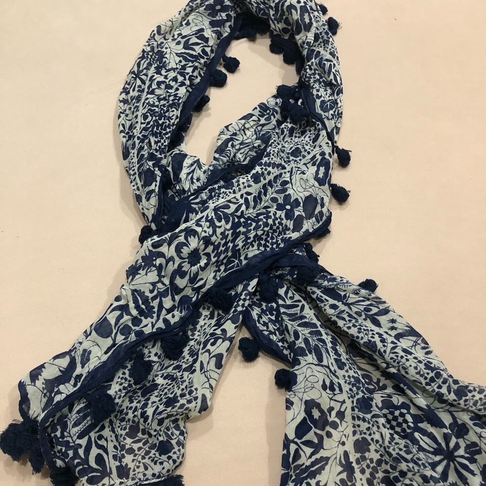 Beautiful American Eagle Pom Pom scarf